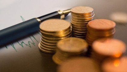  法兰克福财政危机，俱乐部出售股权求生  