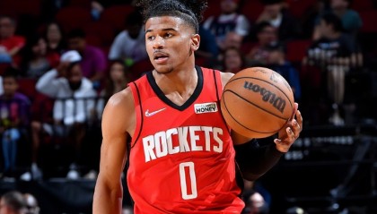  詹姆斯三双助湖人险胜马刺  